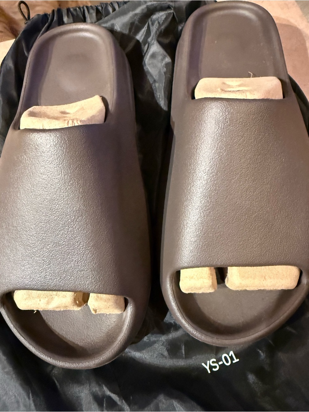Brand New Unreleased Chocolate Yeezy YS-01 slides size 11M NOT FUDGE